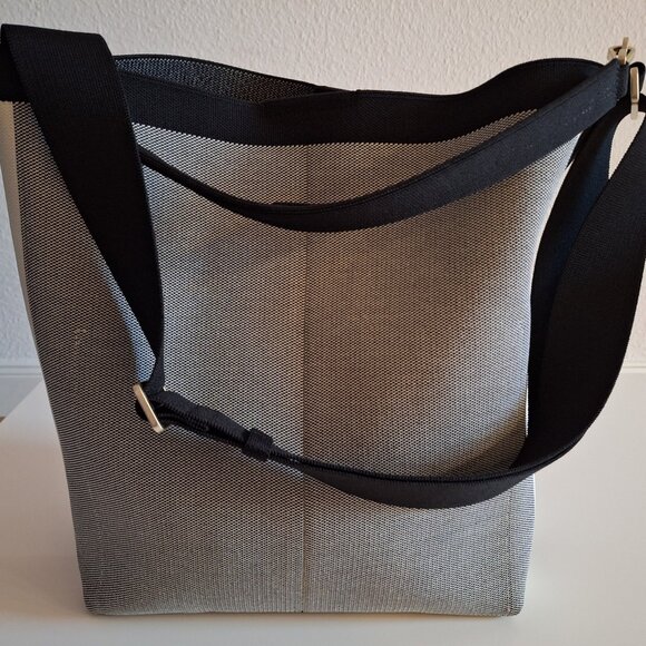 ROTHY'S The Bucket Bag - Grey Mist – NWOT Includes original box, dust, wash bag - Picture 3 of 15